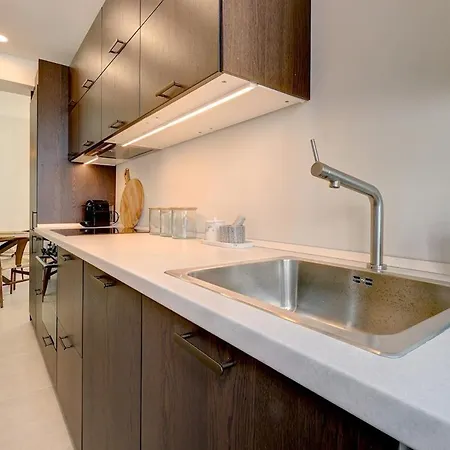 Stylish Apartment 'El Greco' In The Heart Of Estepona 아파트 에스테포나