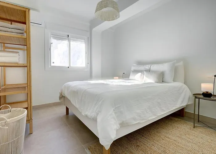 Recently Renovated In Old Town Apartment